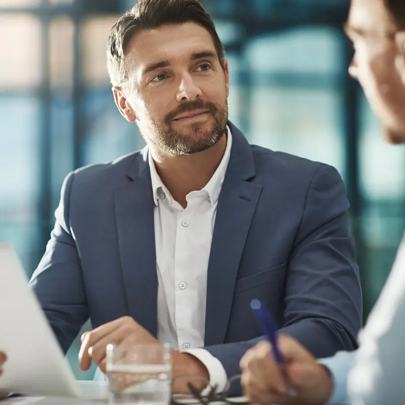 Advogado criminalista em consultoria preventiva com empresário